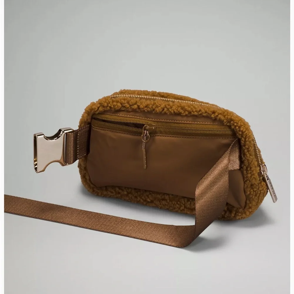 NWT! Lululemon Everywhere Fleece Belt Bag Burnt Caramel - Picture 5 of 14